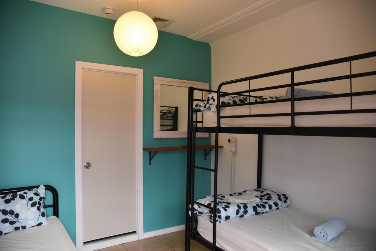Ozzie Pozzie Backpackers Hostel Port Macquarie Exterior foto