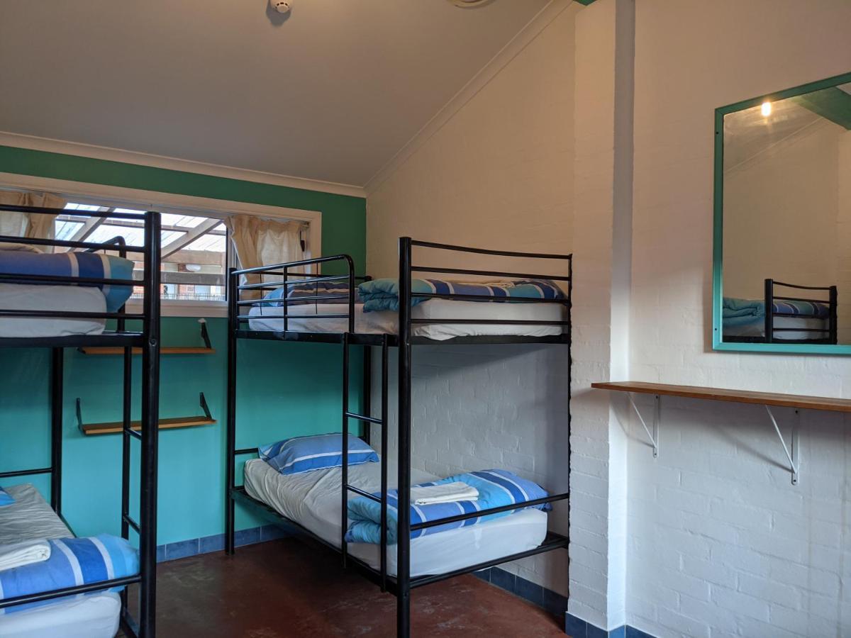 Ozzie Pozzie Backpackers Hostel Port Macquarie Exterior foto