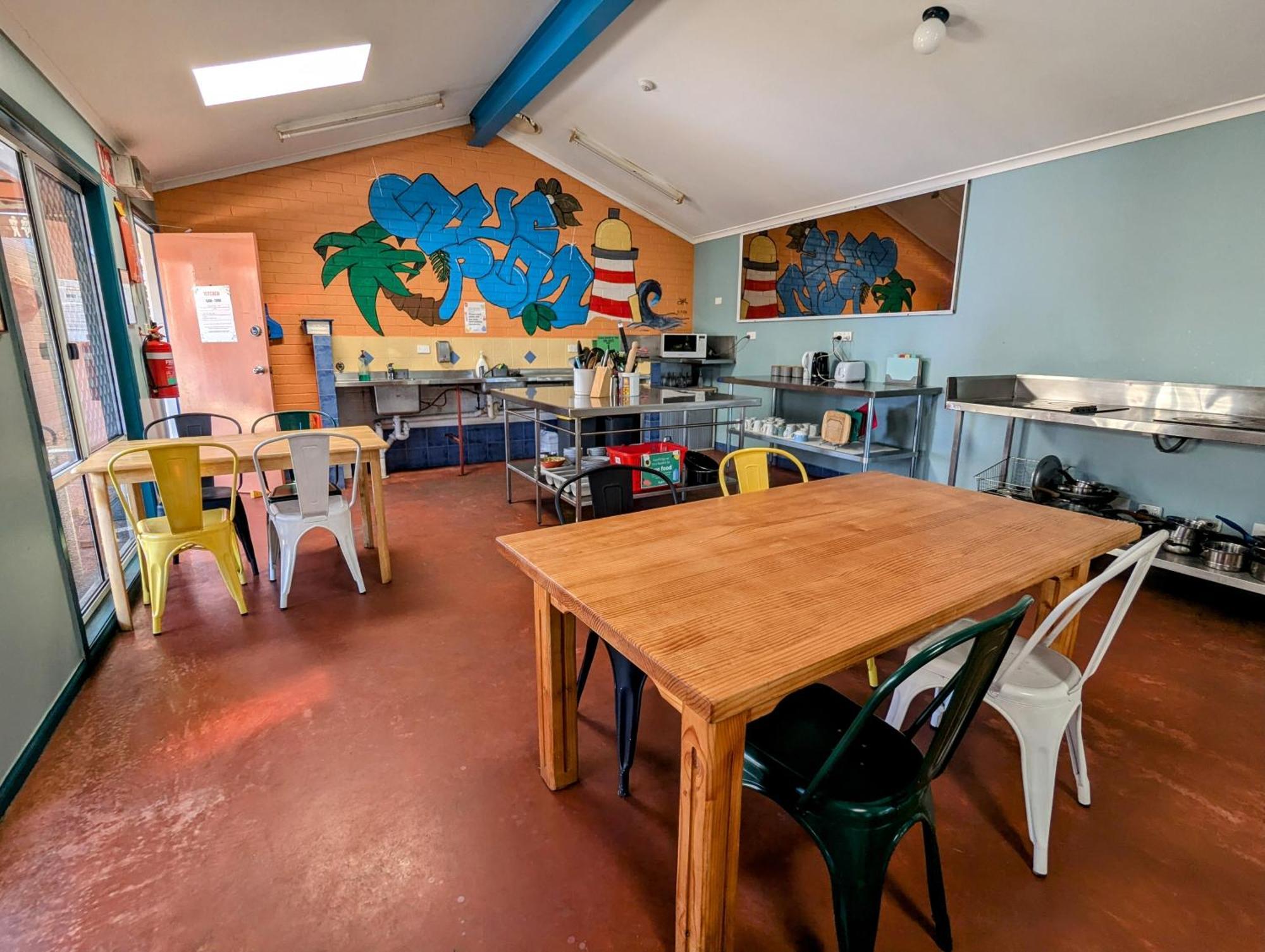 Ozzie Pozzie Backpackers Hostel Port Macquarie Exterior foto