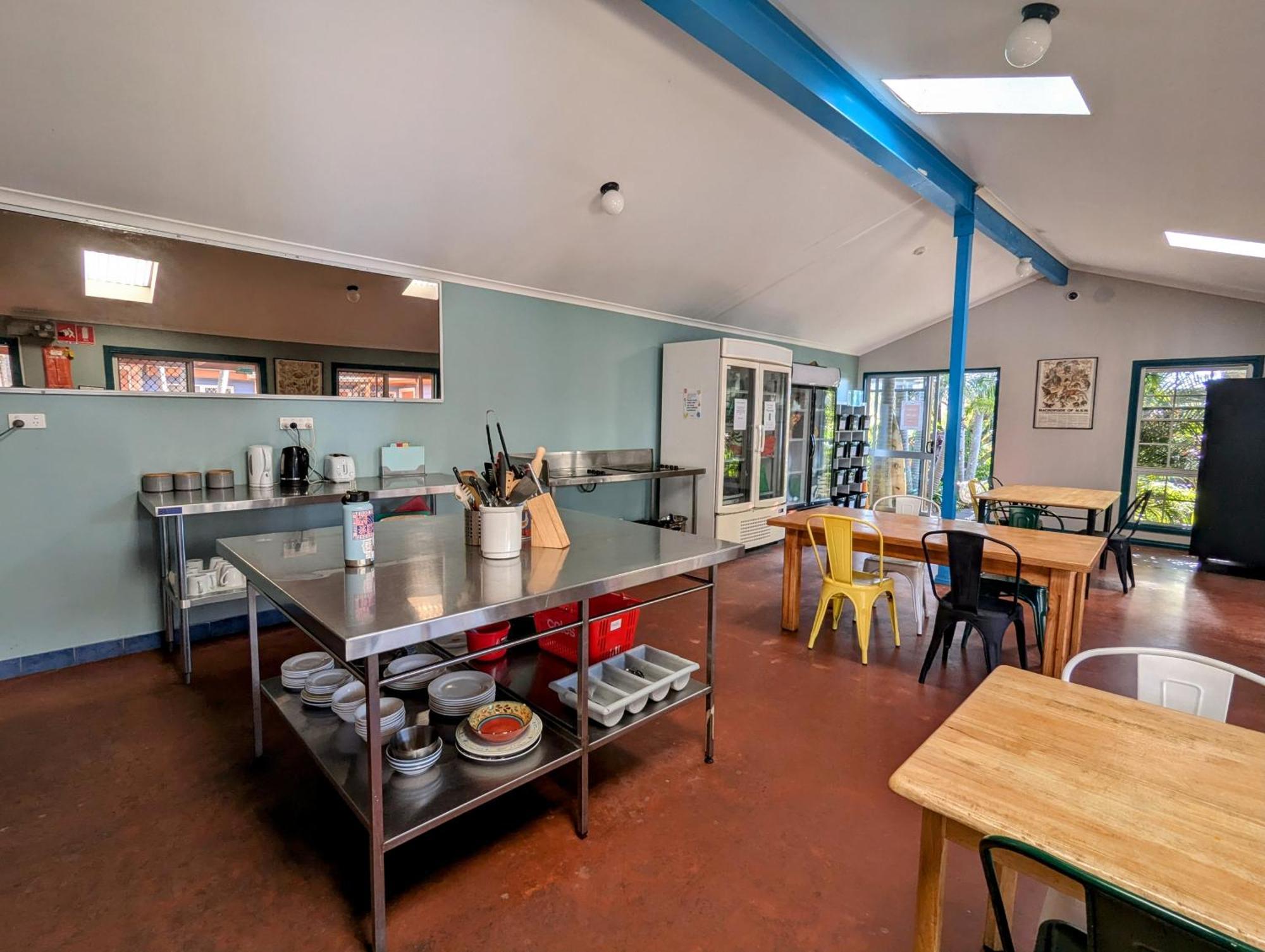 Ozzie Pozzie Backpackers Hostel Port Macquarie Exterior foto