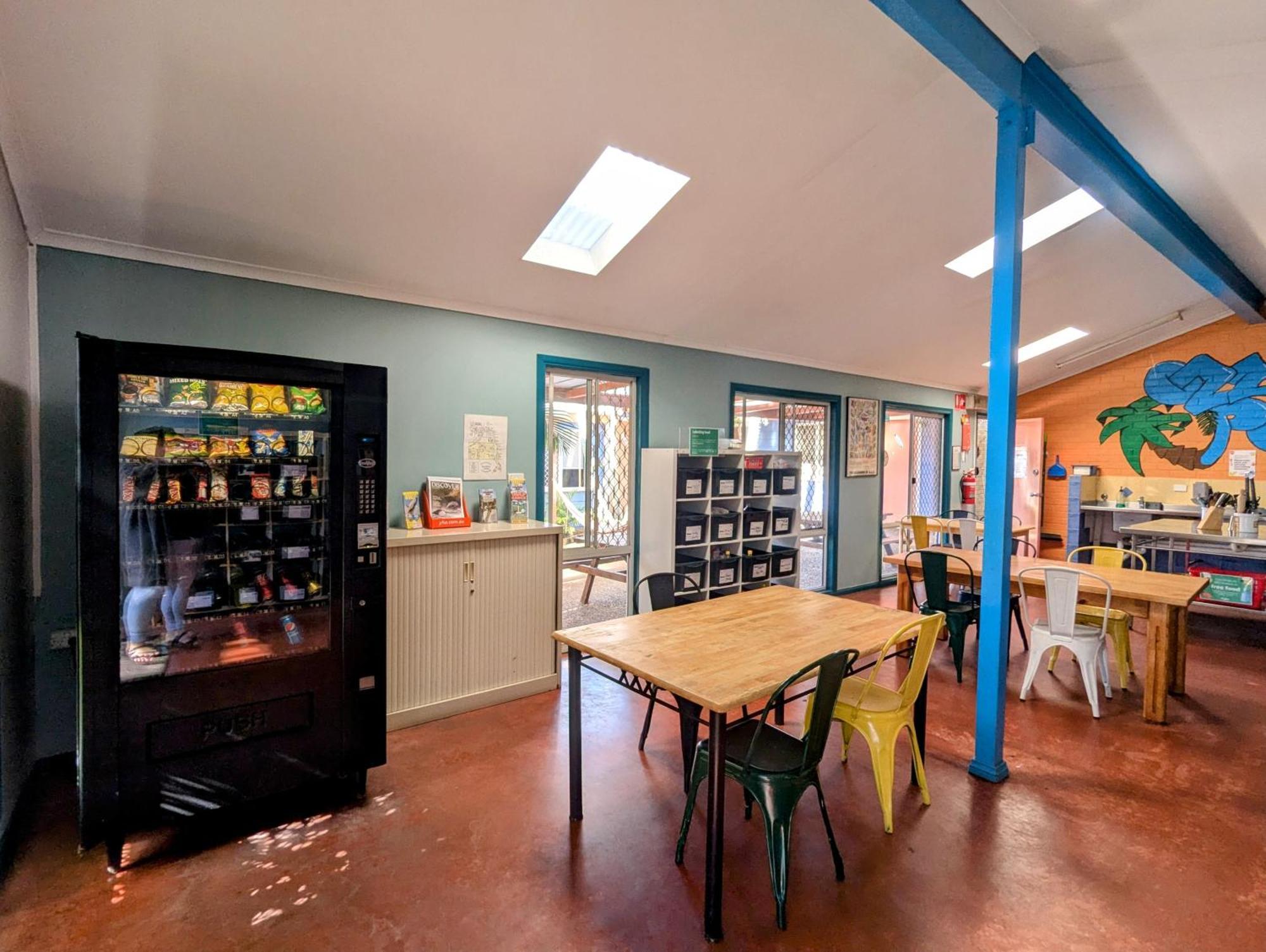 Ozzie Pozzie Backpackers Hostel Port Macquarie Exterior foto