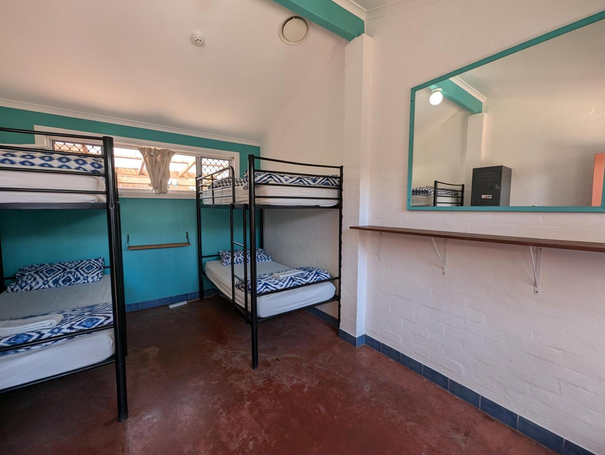 Ozzie Pozzie Backpackers Hostel Port Macquarie Exterior foto