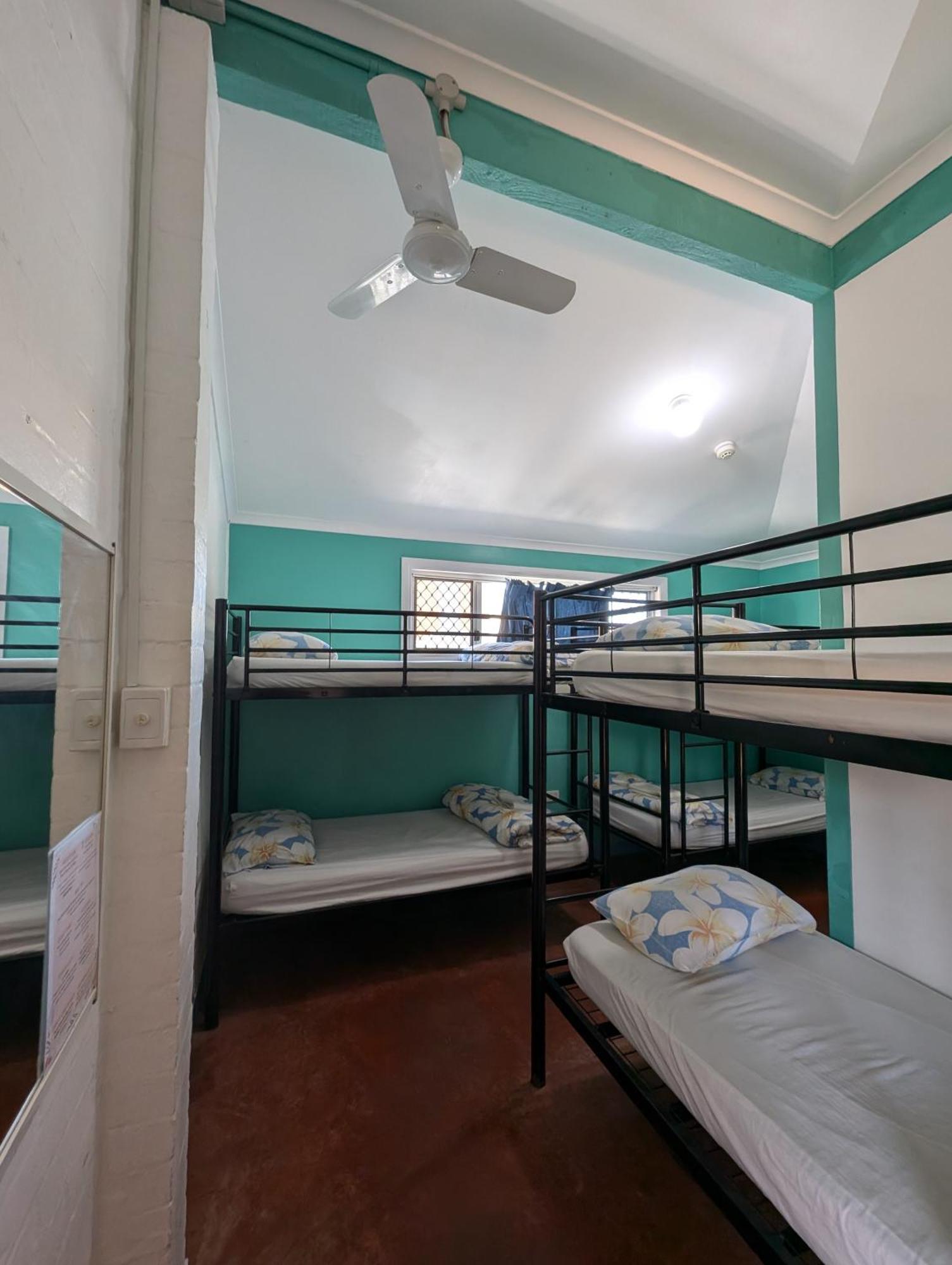Ozzie Pozzie Backpackers Hostel Port Macquarie Exterior foto