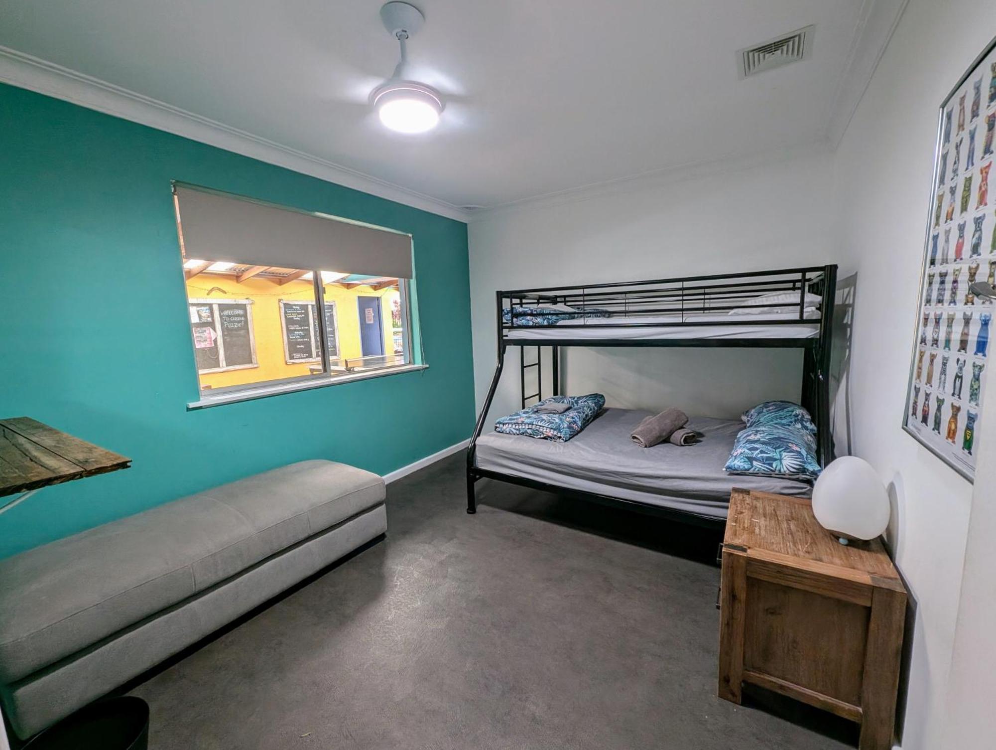 Ozzie Pozzie Backpackers Hostel Port Macquarie Exterior foto