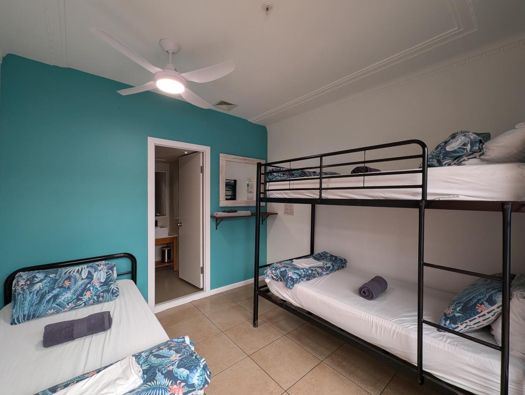 Ozzie Pozzie Backpackers Hostel Port Macquarie Exterior foto